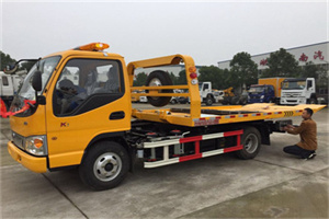 富拉尔基区哪里有拖车服务