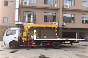 富拉尔基区附近汽车轮胎更换